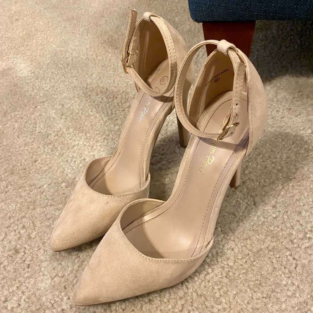 Beige pointy heels